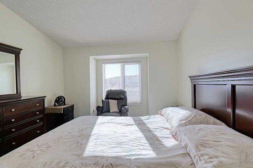 317 Sandringham Road Nw, Calgary, AB - Indoor Photo Showing Bedroom