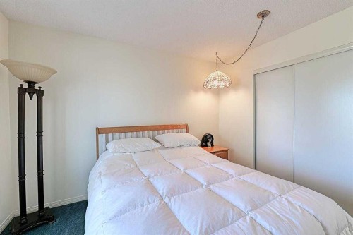 317 Sandringham Road Nw, Calgary, AB - Indoor Photo Showing Bedroom
