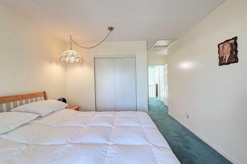 317 Sandringham Road Nw, Calgary, AB - Indoor Photo Showing Bedroom