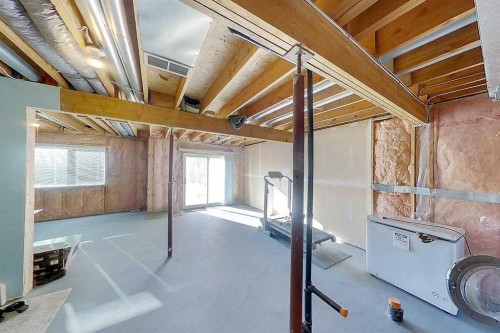 317 Sandringham Road Nw, Calgary, AB - Indoor Photo Showing Other Room