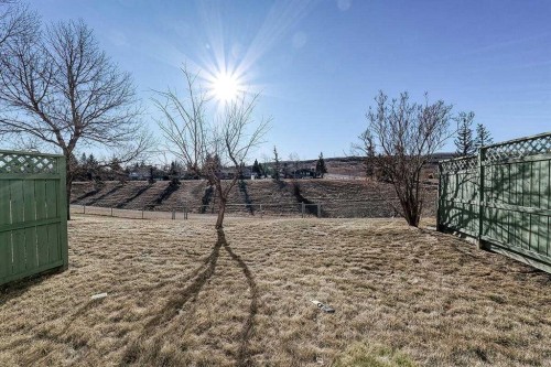 317 Sandringham Road Nw, Calgary, AB - Outdoor