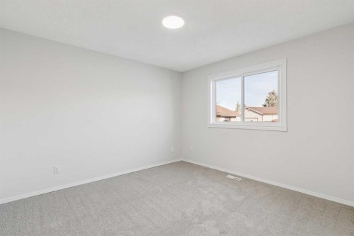 354 Maitland Hill Ne, Calgary, AB - Indoor Photo Showing Other Room