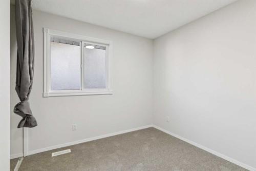 354 Maitland Hill Ne, Calgary, AB - Indoor Photo Showing Other Room