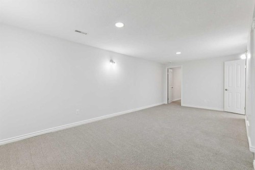 354 Maitland Hill Ne, Calgary, AB - Indoor Photo Showing Other Room