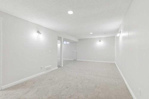 354 Maitland Hill Ne, Calgary, AB - Indoor Photo Showing Other Room