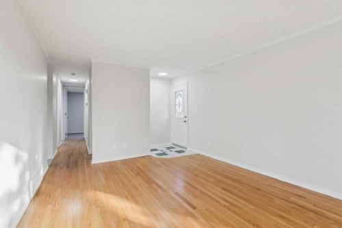 354 Maitland Hill Ne, Calgary, AB - Indoor Photo Showing Other Room