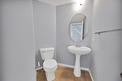 142 Auburn Bay Heights Se, Calgary, AB - Indoor Photo Showing Bathroom