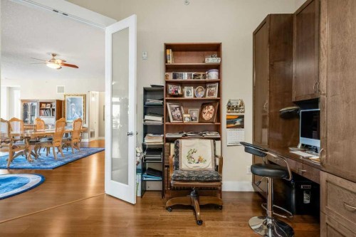 404-4 Hemlock Crescent Sw, Calgary, AB - Indoor
