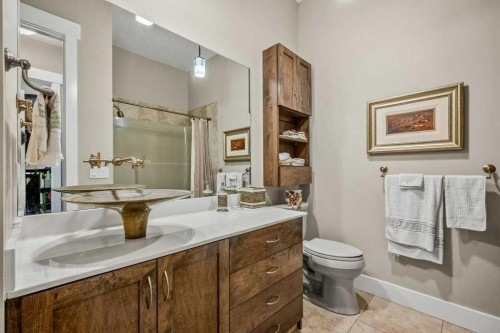 404-4 Hemlock Crescent Sw, Calgary, AB - Indoor Photo Showing Bathroom