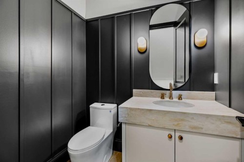 2009 28 Avenue Sw, Calgary, AB - Indoor Photo Showing Bathroom