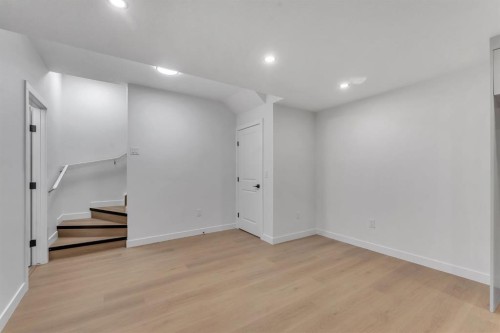 24 Corner Glen Green Ne, Calgary, AB - Indoor