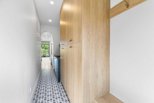 2011 28 Avenue Sw, Calgary, AB - Indoor Photo Showing Other Room