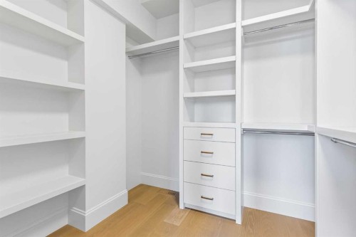 2011 28 Avenue Sw, Calgary, AB - Indoor With Storage