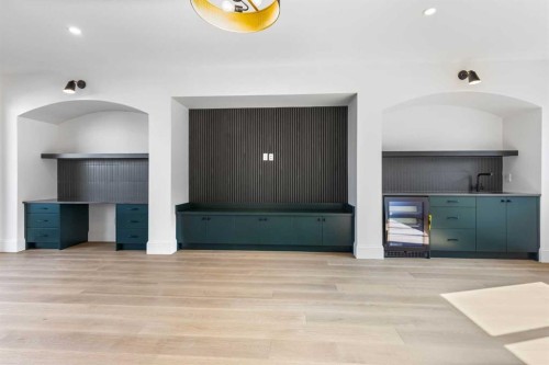 2011 28 Avenue Sw, Calgary, AB - Indoor Photo Showing Other Room