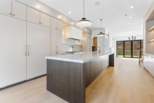 2011 28 Avenue Sw, Calgary, AB - Indoor Photo Showing Kitchen With Upgraded Kitchen
