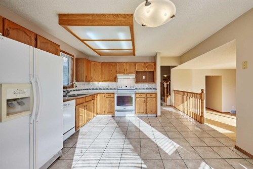 177 Harvest Hills Drive Ne, Calgary, AB - Indoor Photo Showing Kitchen