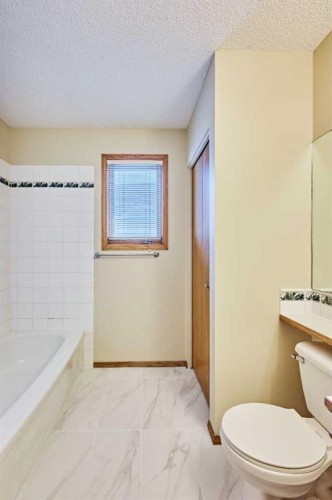 177 Harvest Hills Drive Ne, Calgary, AB - Indoor Photo Showing Bathroom
