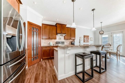 41 Bridle Estates Manor Sw, Calgary, AB - Indoor Photo Showing Kitchen With Upgraded Kitchen