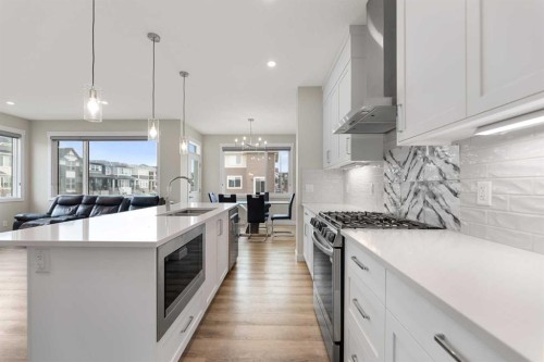 7 Corner Glen Common Ne, Calgary, AB - Indoor Photo Showing Kitchen With Upgraded Kitchen