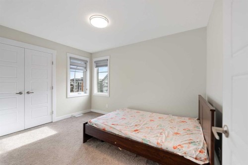 7 Corner Glen Common Ne, Calgary, AB - Indoor Photo Showing Bedroom