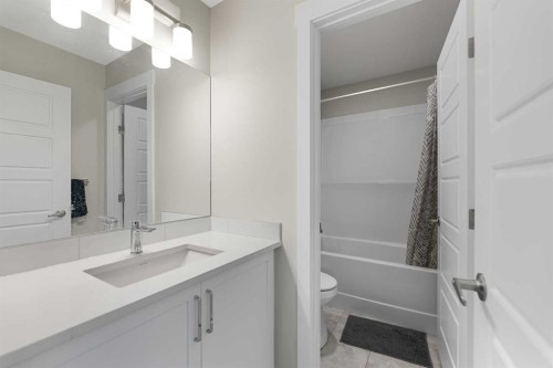 7 Corner Glen Common Ne, Calgary, AB - Indoor Photo Showing Bathroom