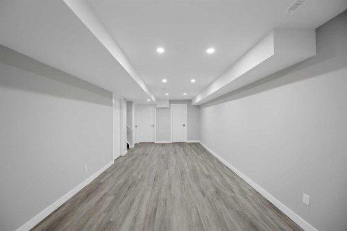 4351 38 Street Ne, Calgary, AB - Indoor Photo Showing Other Room