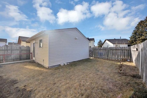 4351 38 Street Ne, Calgary, AB - Outdoor