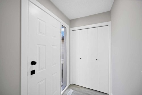 4351 38 Street Ne, Calgary, AB - Indoor Photo Showing Other Room