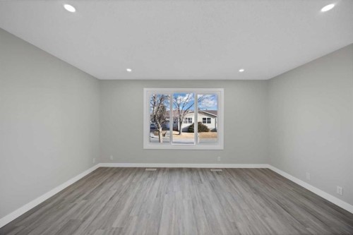 4351 38 Street Ne, Calgary, AB - Indoor Photo Showing Other Room