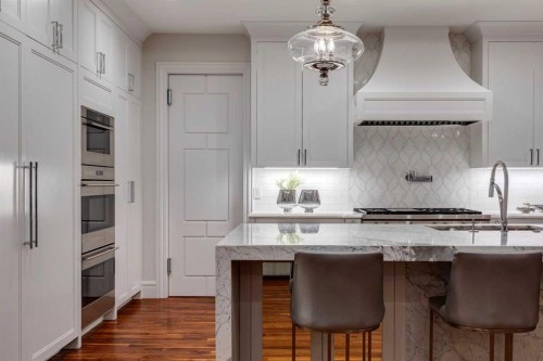 1118 Premier Way Sw, Calgary, AB - Indoor Photo Showing Kitchen With Upgraded Kitchen