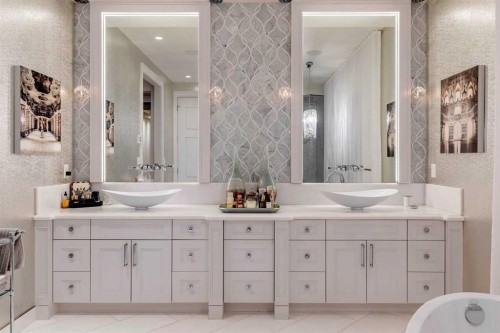 1118 Premier Way Sw, Calgary, AB - Indoor Photo Showing Bathroom