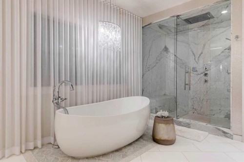 1118 Premier Way Sw, Calgary, AB - Indoor Photo Showing Bathroom