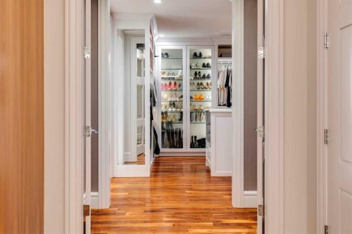 1118 Premier Way Sw, Calgary, AB - Indoor Photo Showing Other Room