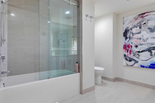 1118 Premier Way Sw, Calgary, AB - Indoor Photo Showing Bathroom