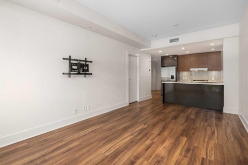 111-46 9 Street Ne, Calgary, AB - Indoor Photo Showing Other Room