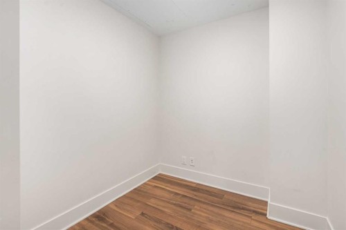 111-46 9 Street Ne, Calgary, AB - Indoor Photo Showing Other Room