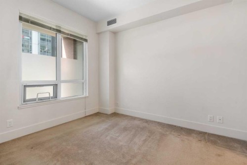 111-46 9 Street Ne, Calgary, AB - Indoor Photo Showing Other Room