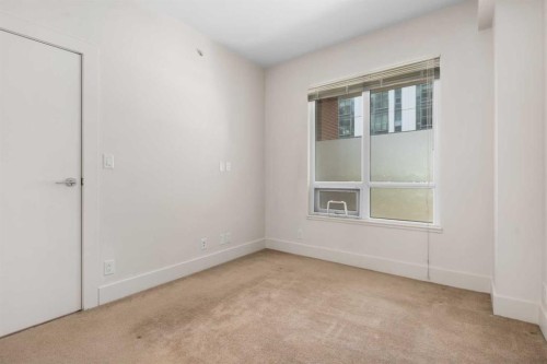 111-46 9 Street Ne, Calgary, AB - Indoor Photo Showing Other Room