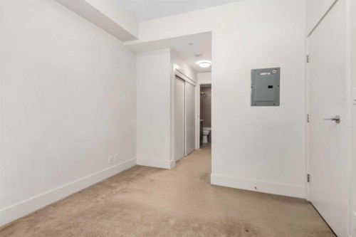 111-46 9 Street Ne, Calgary, AB - Indoor Photo Showing Other Room