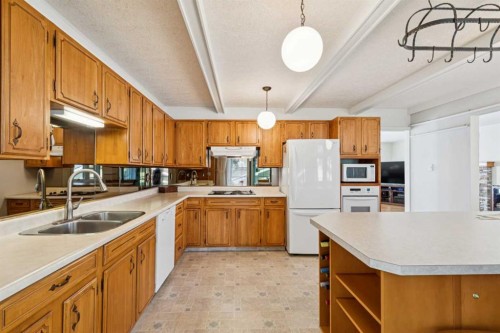 11427 Wilkes Road Se, Calgary, AB - Indoor Photo Showing Kitchen With Double Sink