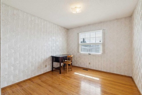 11427 Wilkes Road Se, Calgary, AB - Indoor Photo Showing Other Room
