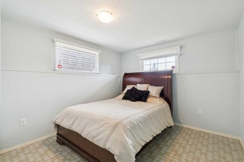 11427 Wilkes Road Se, Calgary, AB - Indoor Photo Showing Bedroom