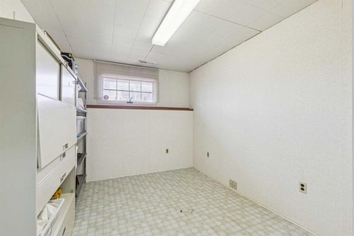 11427 Wilkes Road Se, Calgary, AB - Indoor Photo Showing Other Room