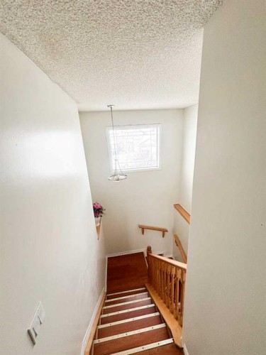 531 Stonegate Road Nw, Airdrie, AB - Indoor Photo Showing Other Room