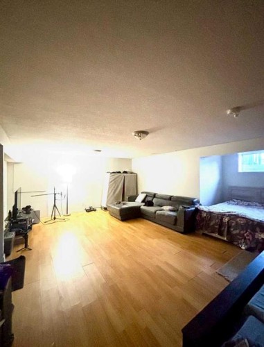 531 Stonegate Road Nw, Airdrie, AB - Indoor Photo Showing Bedroom