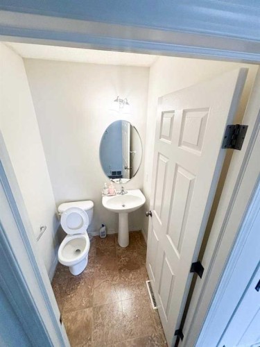 531 Stonegate Road Nw, Airdrie, AB - Indoor Photo Showing Bathroom