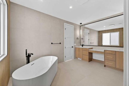 960 South Shore Terrace, Chestermere, AB - Indoor Photo Showing Bathroom