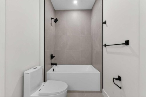 960 South Shore Terrace, Chestermere, AB - Indoor Photo Showing Bathroom
