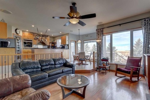 208 Railway Avenue, Cheadle, AB - Indoor Photo Showing Living Room