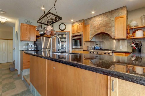 208 Railway Avenue, Cheadle, AB - Indoor Photo Showing Kitchen With Stainless Steel Kitchen